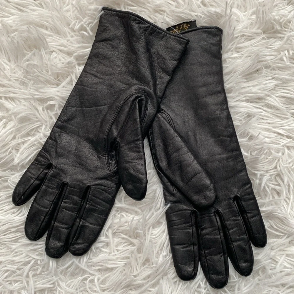 Vintage black ladies driving gloves